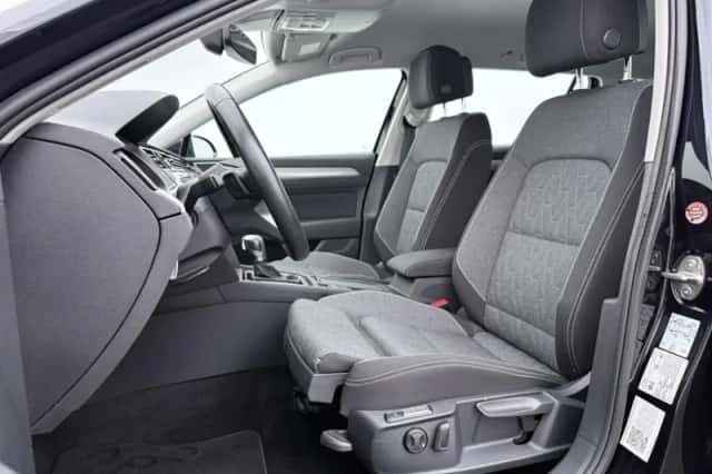 Volkswagen Passat (2023) thumbnail 5
