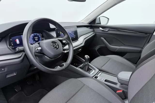 Škoda Octavia (2023) thumbnail 3