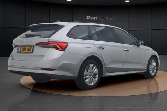 Škoda Octavia (2023) thumbnail 5