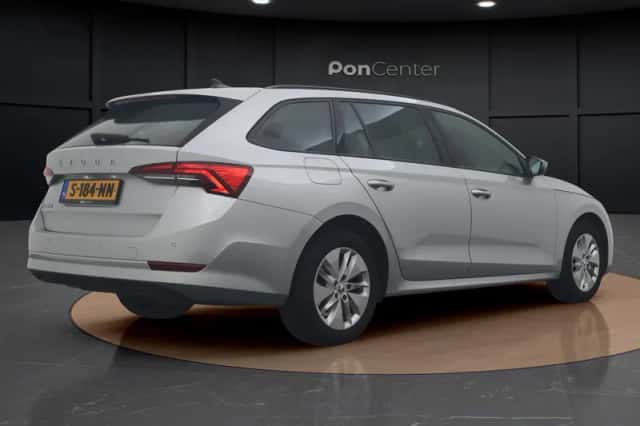 Škoda Octavia (2023) thumbnail 5