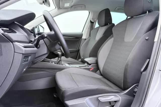 Škoda Octavia (2023) thumbnail 5