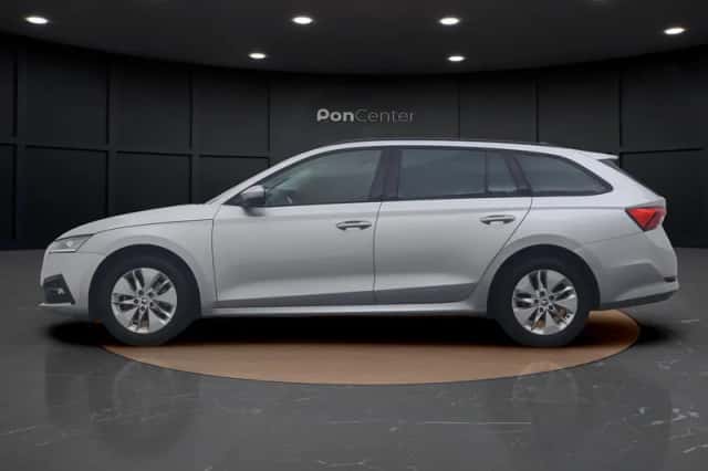 Škoda Octavia (2023) thumbnail 6