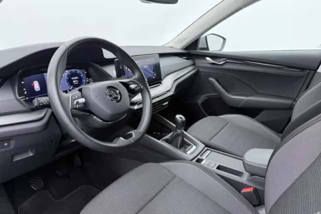 Škoda Octavia (2023) thumbnail 4