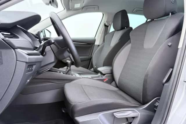 Škoda Octavia (2023) thumbnail 5