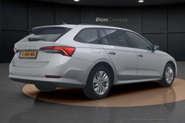 Škoda Octavia (2023) thumbnail 6