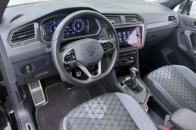 Volkswagen Tiguan (2022) thumbnail 3