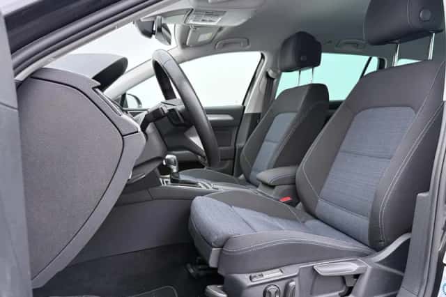 Volkswagen Passat (2022) thumbnail 4