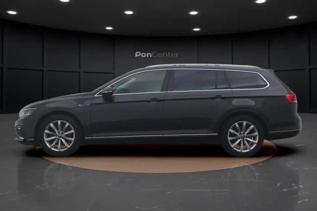 Volkswagen Passat (2022) thumbnail 6
