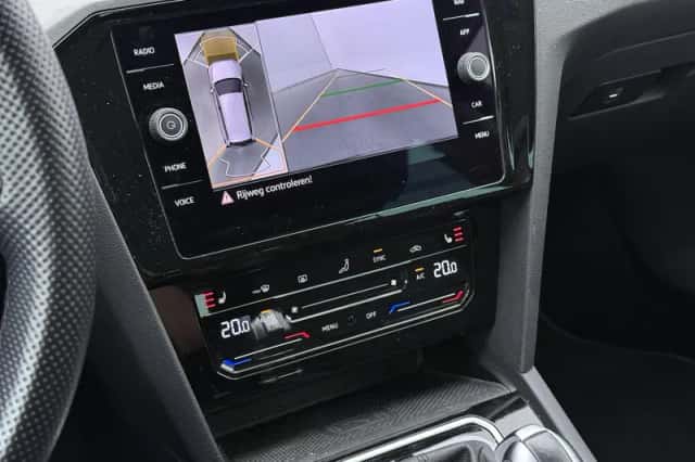 Volkswagen Passat (2022) thumbnail 9