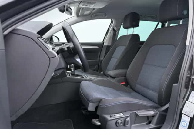 Volkswagen Passat (2022) thumbnail 5