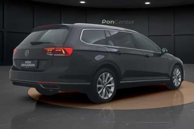 Volkswagen Passat (2022) thumbnail 6