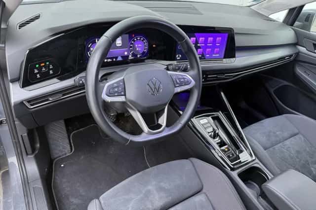 Volkswagen Golf (2023) thumbnail 3