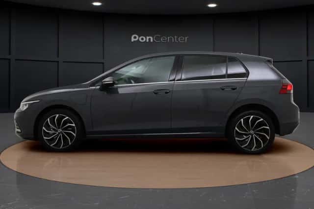 Volkswagen Golf (2023) thumbnail 6