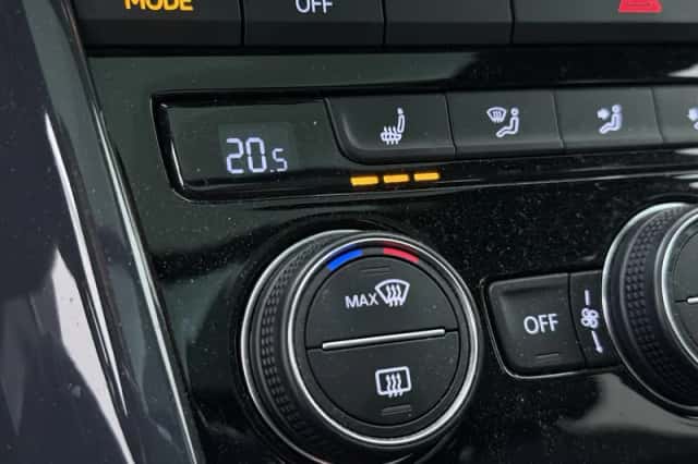 Volkswagen T-Roc (2019) thumbnail 12
