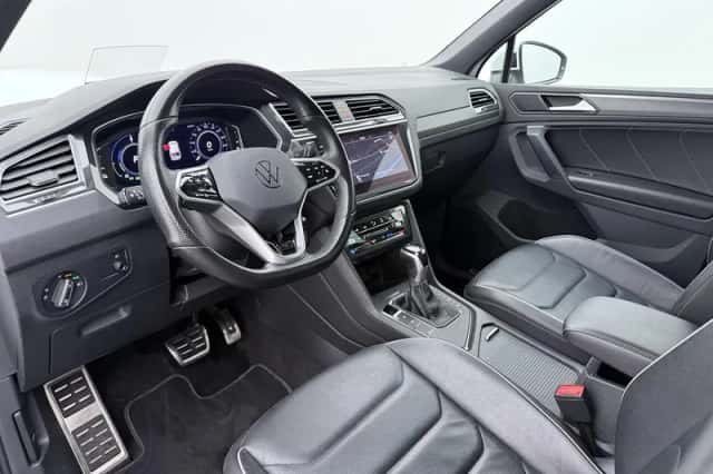 Volkswagen Tiguan (2021) thumbnail 3