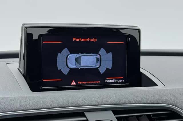 Audi Q3 (2018) thumbnail 12
