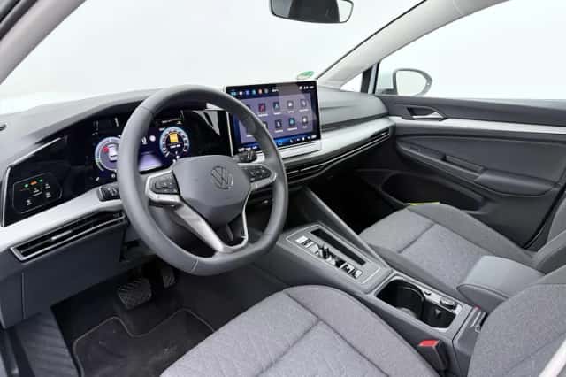 Volkswagen Golf (2025) thumbnail 3