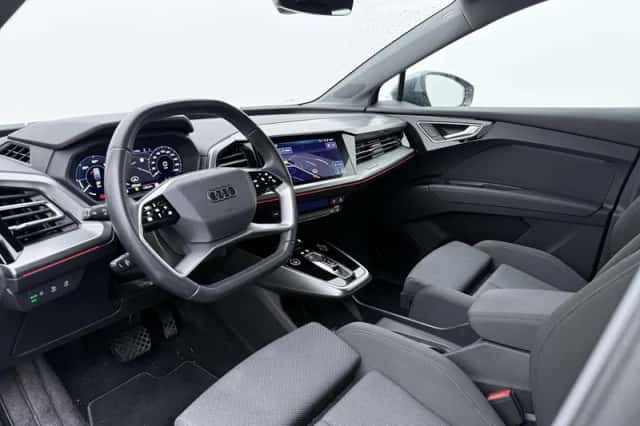 Audi Q4 e-tron (2022) thumbnail 3