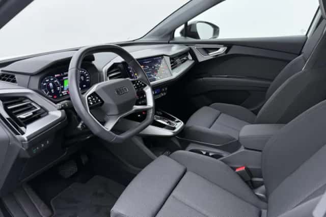 Audi Q4 e-tron (2024) thumbnail 4