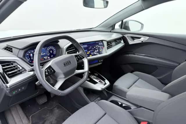 Audi Q4 (2024) thumbnail 4