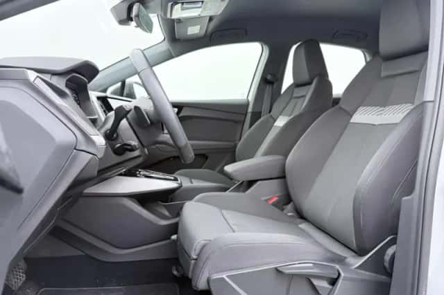 Audi Q4 (2024) thumbnail 5