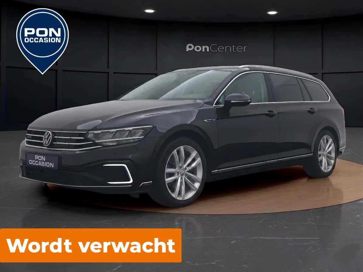 Volkswagen Passat (2022) — foto 1