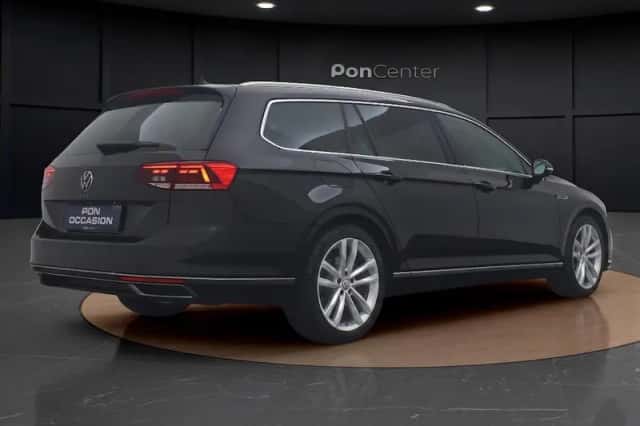 Volkswagen Passat (2022) thumbnail 5