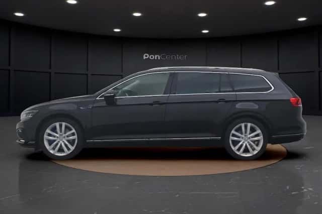 Volkswagen Passat (2022) thumbnail 6