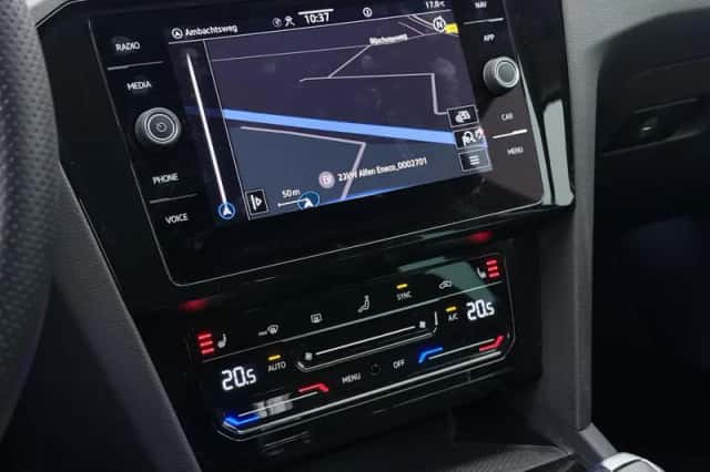Volkswagen Passat (2022) thumbnail 9