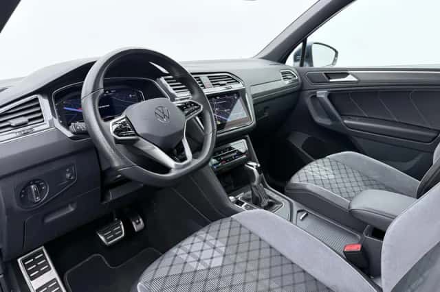 Volkswagen Tiguan (2022) thumbnail 3