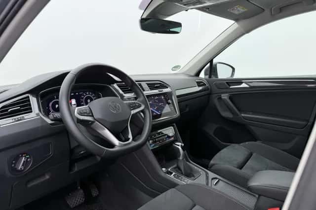 Volkswagen Tiguan (2023) thumbnail 3