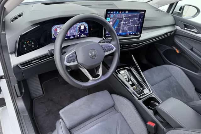Volkswagen Golf (2025) thumbnail 3