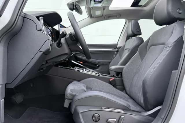 Volkswagen Golf (2025) thumbnail 4