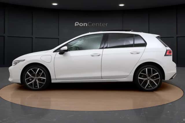 Volkswagen Golf (2025) thumbnail 6