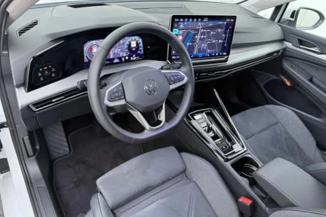 Volkswagen Golf (2025) thumbnail 4