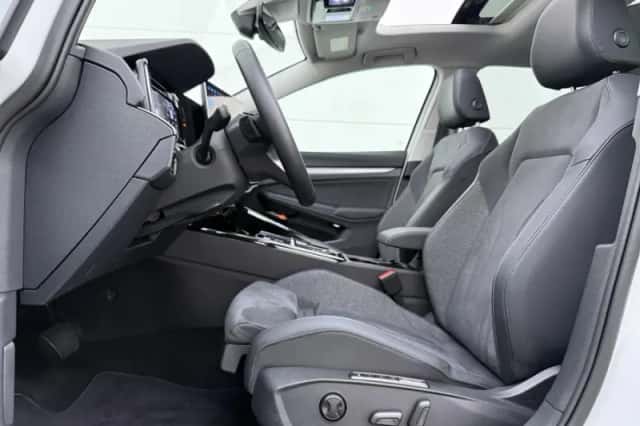 Volkswagen Golf (2025) thumbnail 5