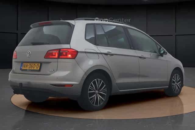 Volkswagen Golf (2016) thumbnail 5