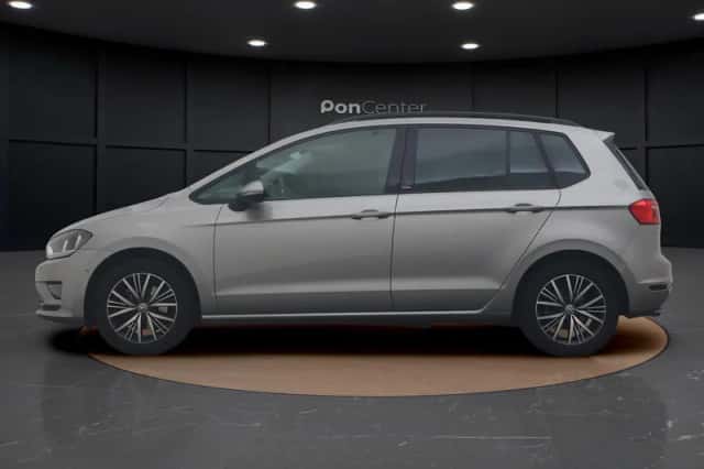 Volkswagen Golf (2016) thumbnail 6