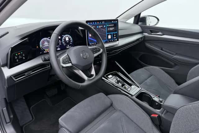 Volkswagen Golf (2025) thumbnail 3