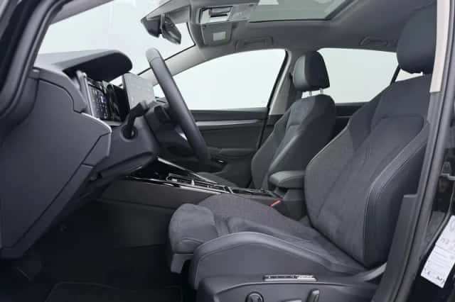 Volkswagen Golf (2025) thumbnail 4