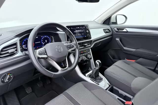 Volkswagen T-Roc (2022) thumbnail 3