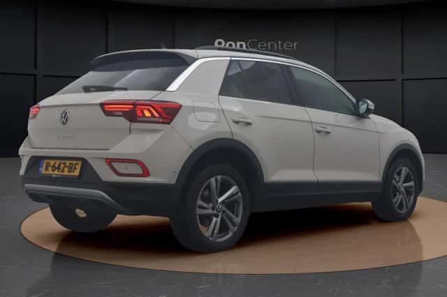 Volkswagen T-Roc (2022) thumbnail 5