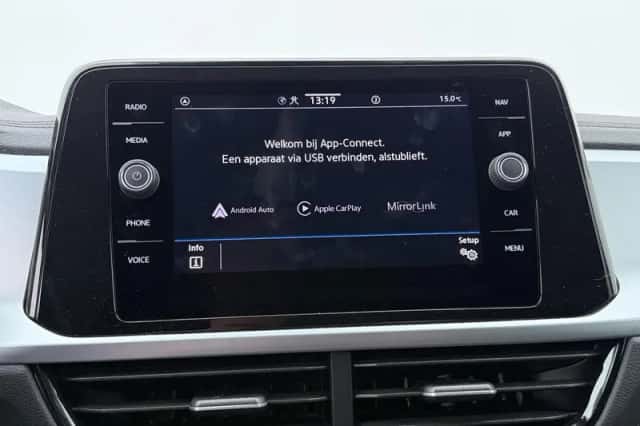 Volkswagen T-Roc (2022) thumbnail 10