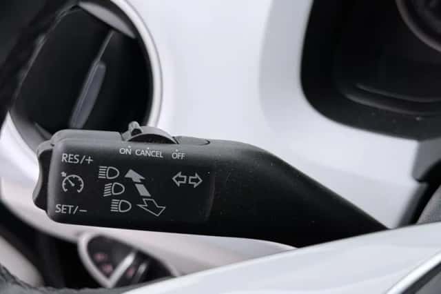Volkswagen Up! (2020) thumbnail 10