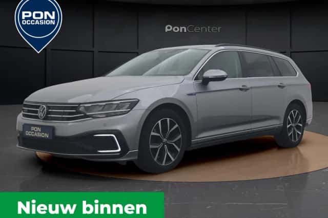 Volkswagen Passat (2022) thumbnail 1