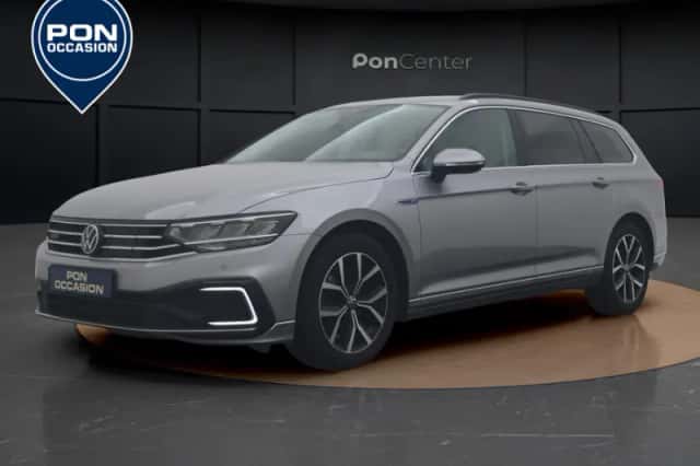 Volkswagen Passat (2022) thumbnail 2