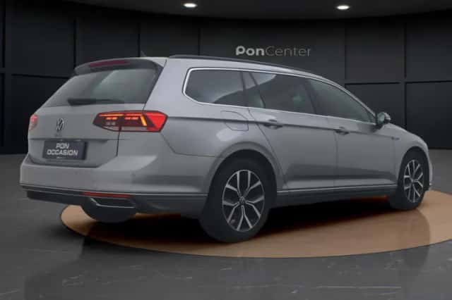 Volkswagen Passat (2022) thumbnail 6