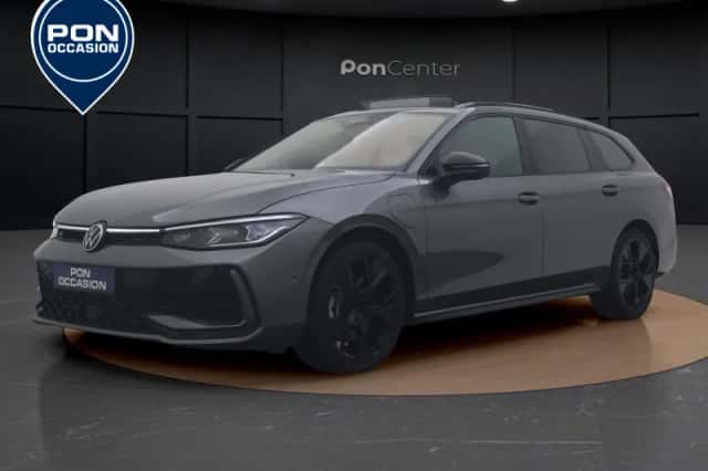 Volkswagen Passat (2024) thumbnail 1