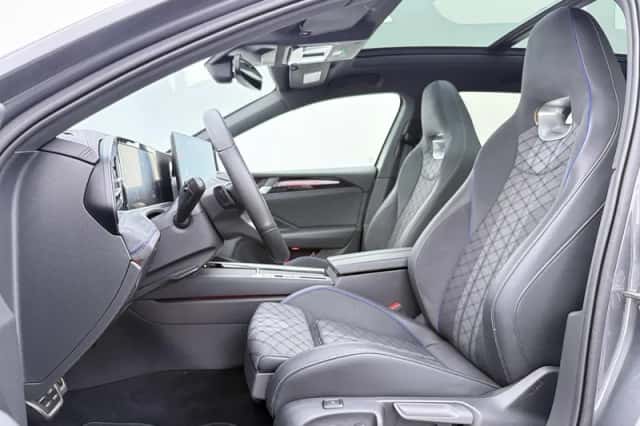 Volkswagen Passat (2024) thumbnail 4