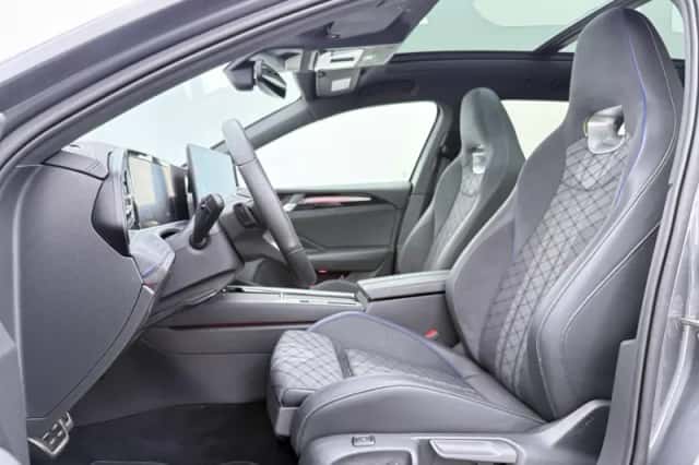 Volkswagen Passat (2024) thumbnail 5